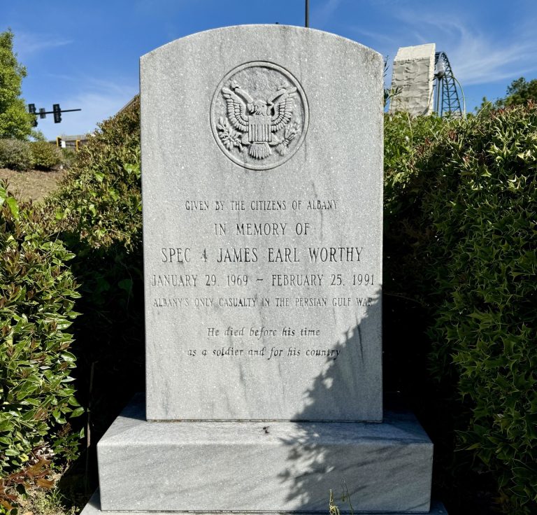 SPEC 4 JAMES EARL WORTHY WAR MEMORIAL