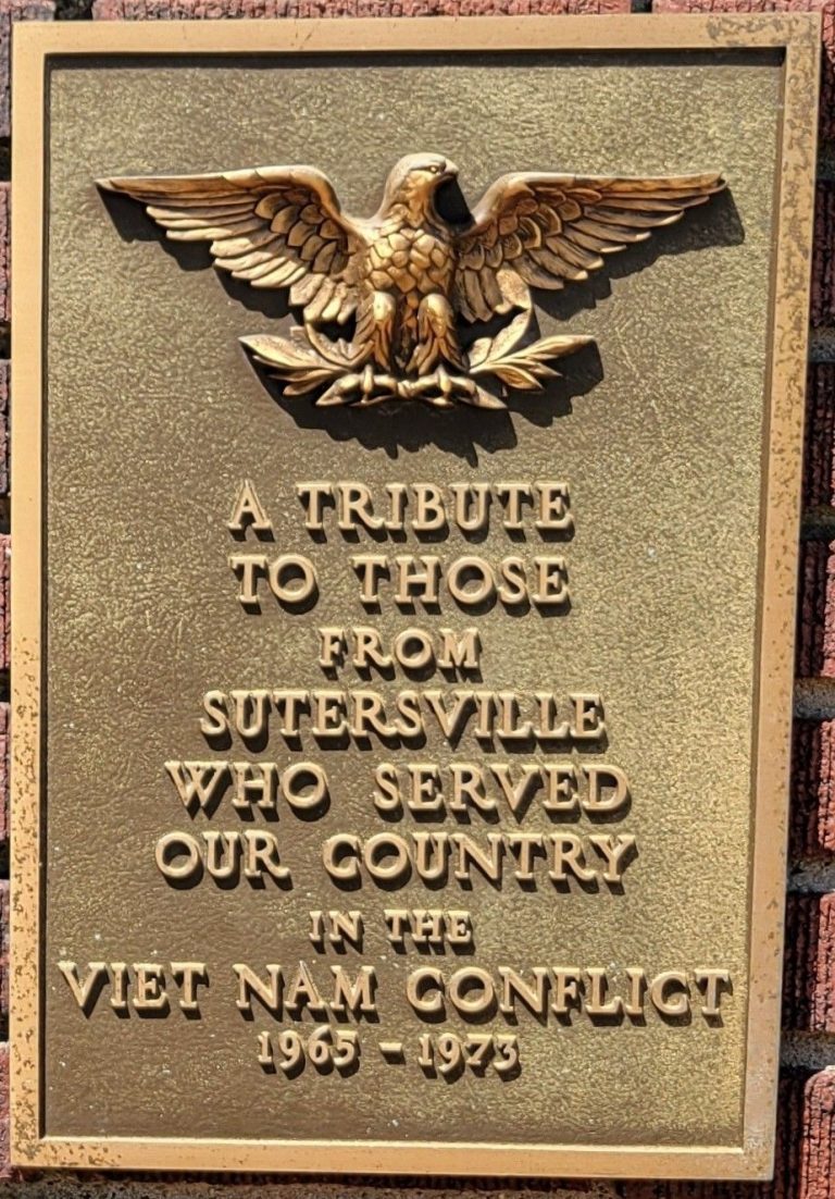 SUTERSVILLE WAR VETERANS MEMORIAL PLAQUE D