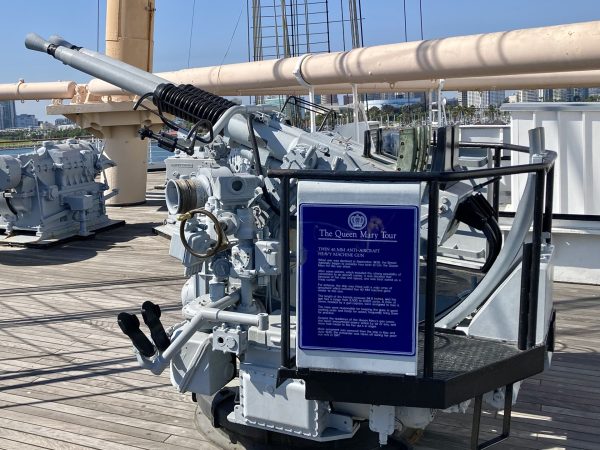 THE QUEENB MARY TOUR TWIN 40MM ANTI-AIRCRAFT MEMORIAL