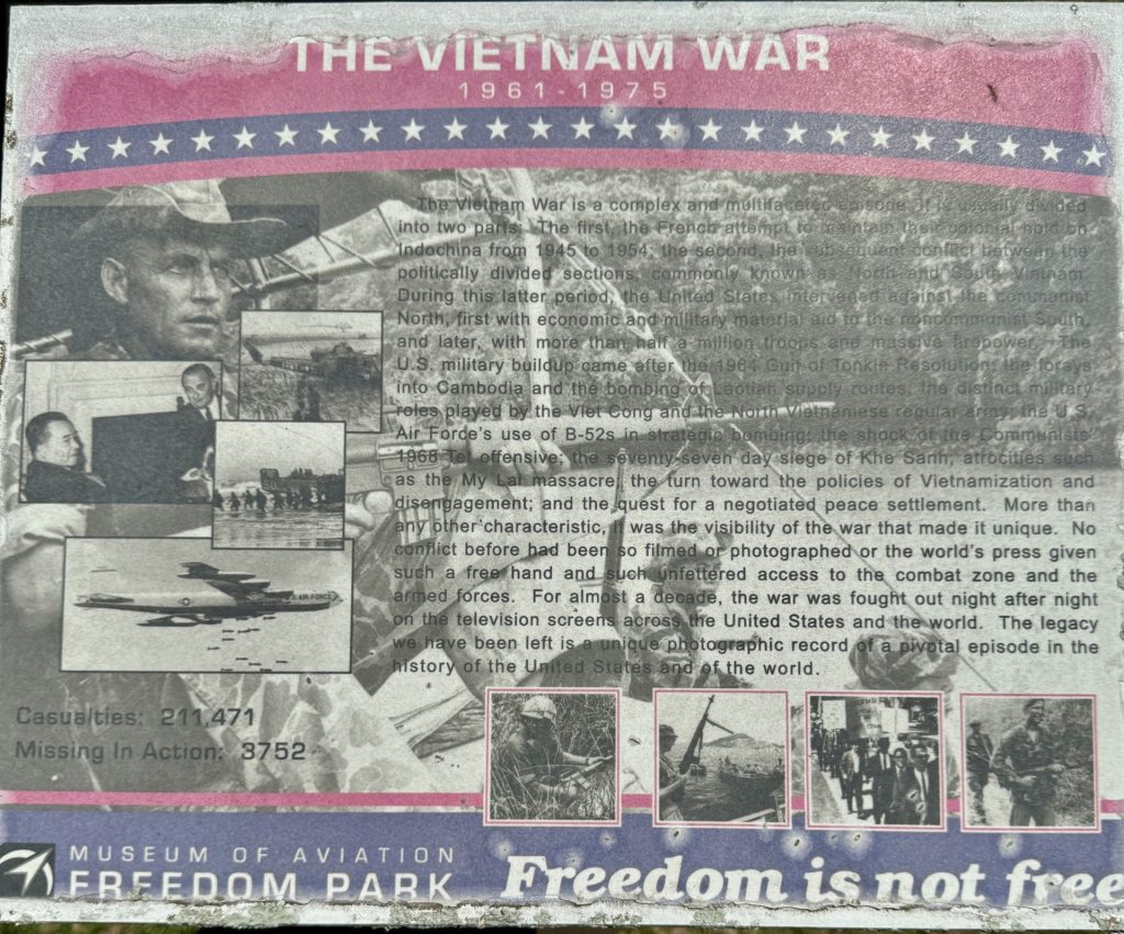 THE VIETNAM WAR 1961-1975 MEMORIAL PLAQUE