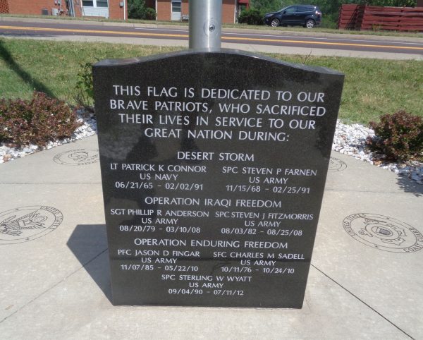 THIS FLAG WAR MEMORIAL STONE
