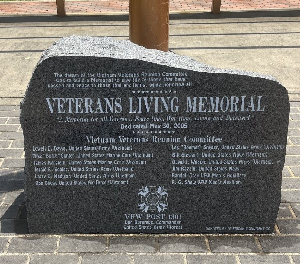 VETERANS LIVING MEMORIAL STONE