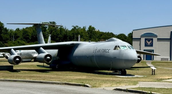 WARNER ROBINS C-141 “STARLIFTER” MEMORIAL AIRCRAFT