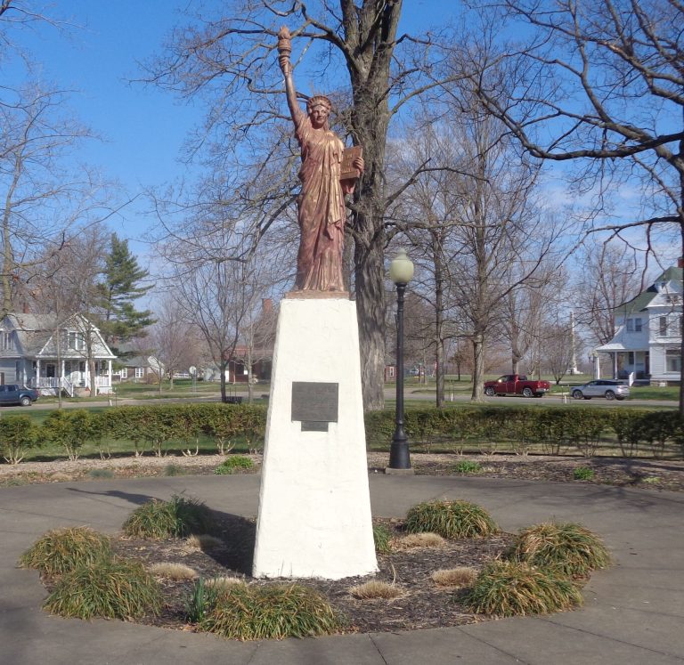 WARSAW STATUE OF LIBERTY REPLICA MEMORIAL