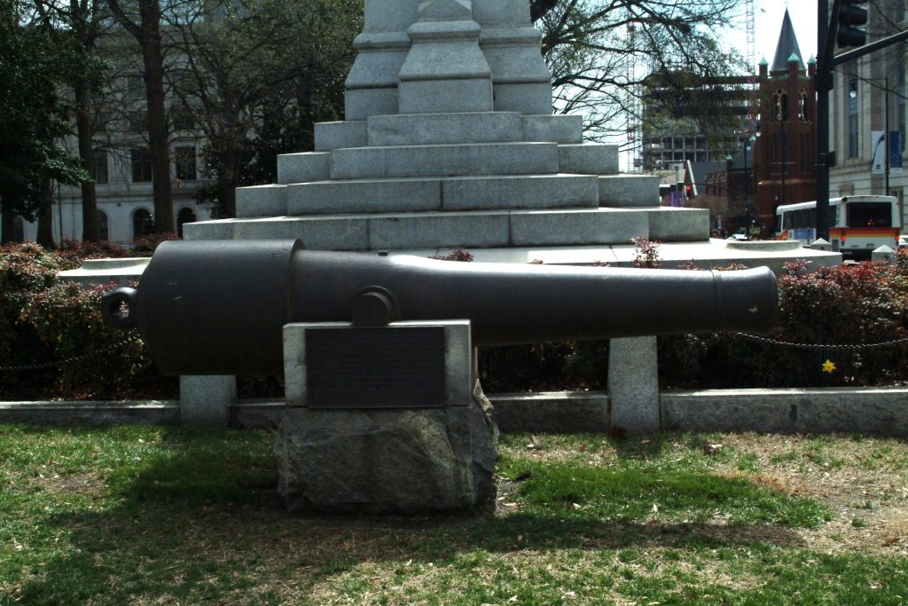 32 POUNDER NAVAL CANNON WAR MEMORIAL