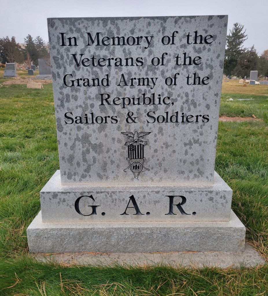IN MEMORY OF G.A.R. SOLDIERS AND SAILORS MEMORIAL