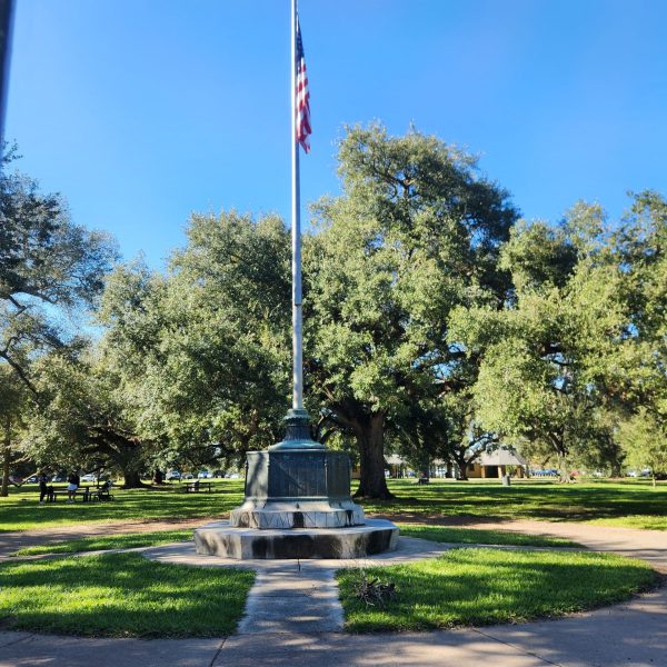LOUISIANA ROLL OF HONOR WORLD WAR MEMORIAL FLAGPOLE