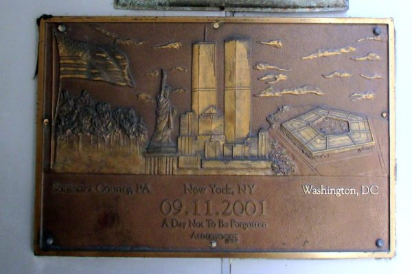 09.11.2001 A DAY NOT TO BE FORGOTTEN MEMORIAL PLAQUE NEW YORK