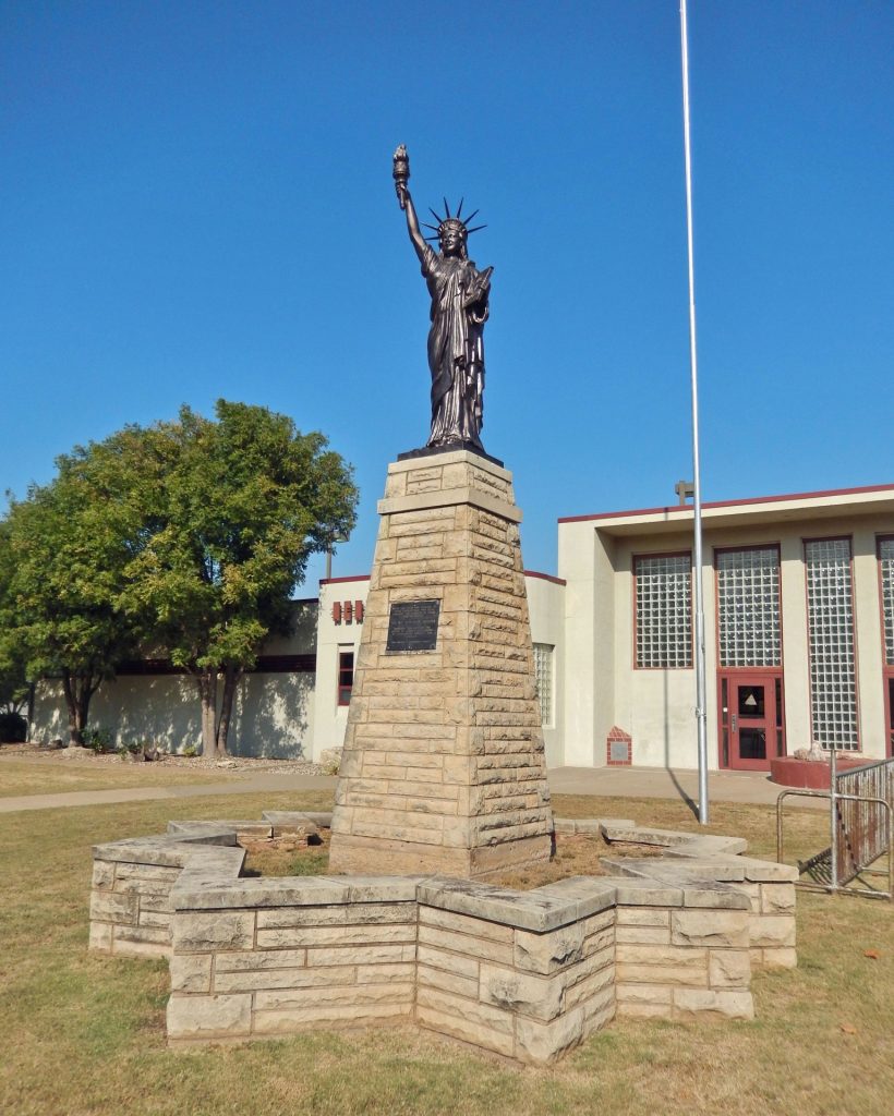 BLACKWELL REPLICA OF THE STATUE OF LIBERTY MEMORIAL