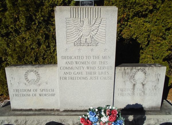 CITIZENS OF HEGINS WAR VETERANS MEMORIAL CLOSE-UP