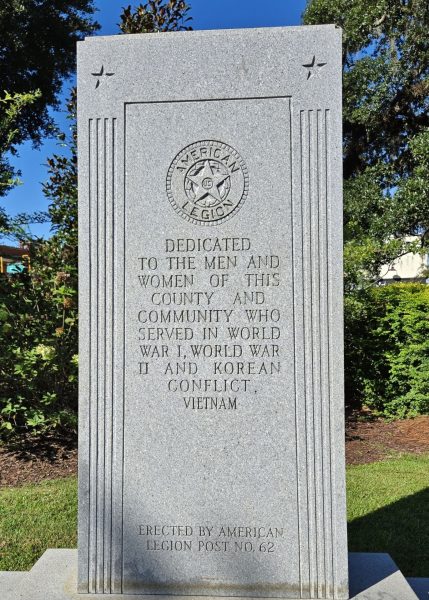 DECATUR COUNTY WAR VETERANS MEMORIAL CLOSE-UP