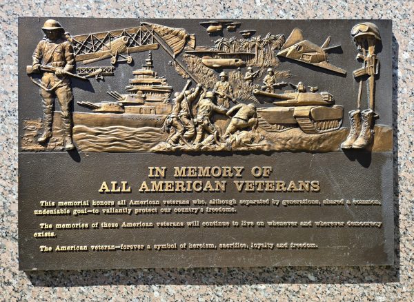 LEST WE FORGET IN MEMORY OF ALL AMERICAN VETERANS MEMORIAL PLAQUE