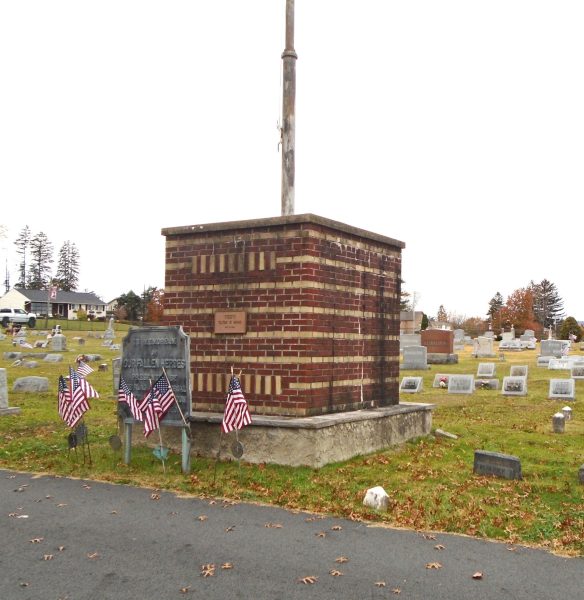 PITTSTON OUR FALLEN HEROES WAR MEMORIAL FLAGPOLE