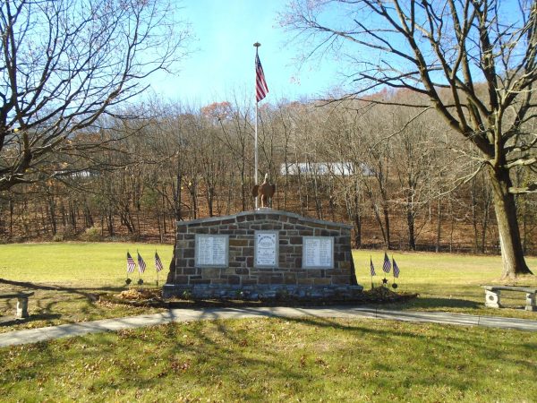 RAVINE SCHOOL DIST. WORLD WAR II HONOR ROLL MEMORIAL