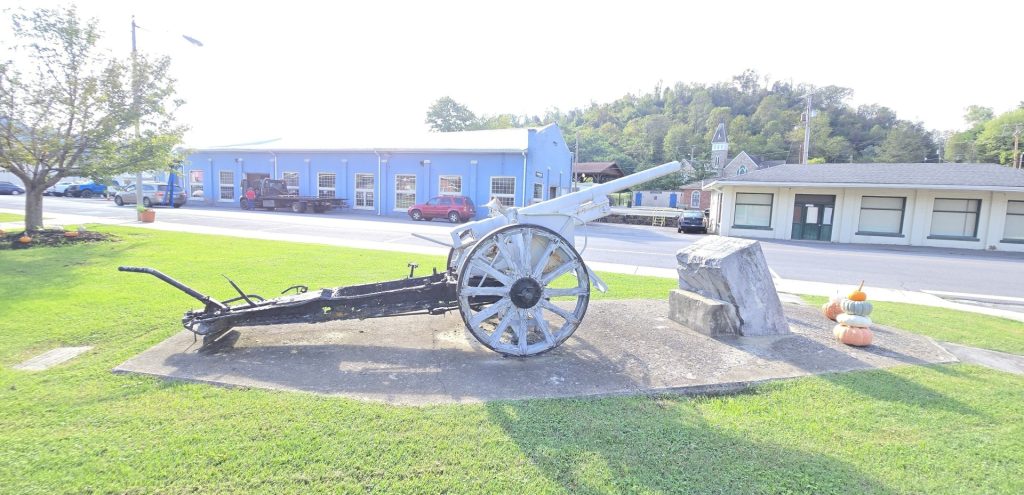 SALTVILLE WORLD WAR VETERANS MEMORIAL FIELD GUN