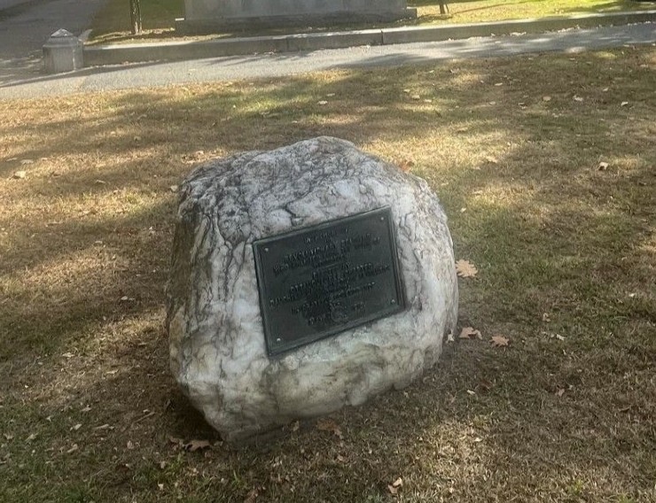 TOWN OF WOODSTOCK REVOLUTIONARY SOLDIERS WAR MEMORIAL