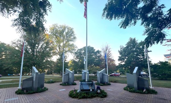 ELMHURST, IL VETERANS’ MEMORIAL