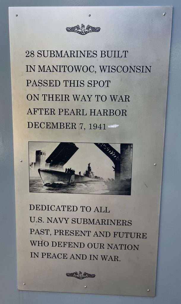 MANITOWOC, WISCONSIN WORLD WAR II SUBMARINE VETERANS MEMORIAL PLAQUE FRONT