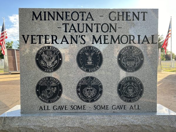 MINNEOTA-GHENT-TAUNTON-VETERAN’S MEMORIAL ENTRANCE STONE