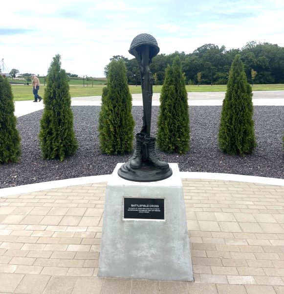 PERRYVILLE BATTLEFIELD CROSS WAR MEMORIAL