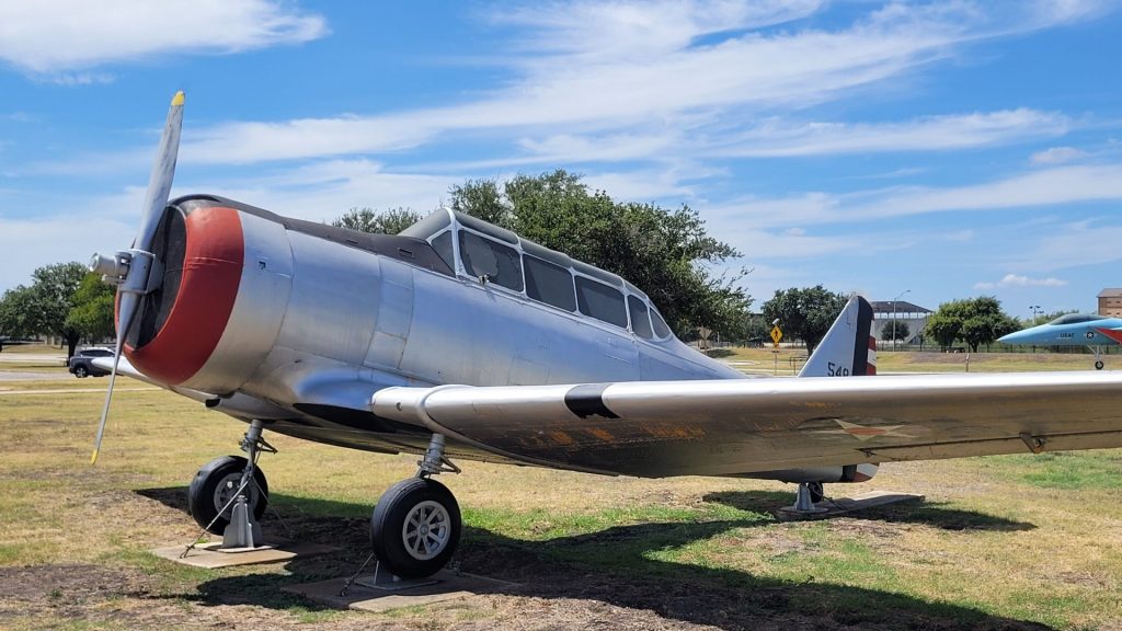 “TEXAN” AT-6 MEMORIAL AIRCRAFT