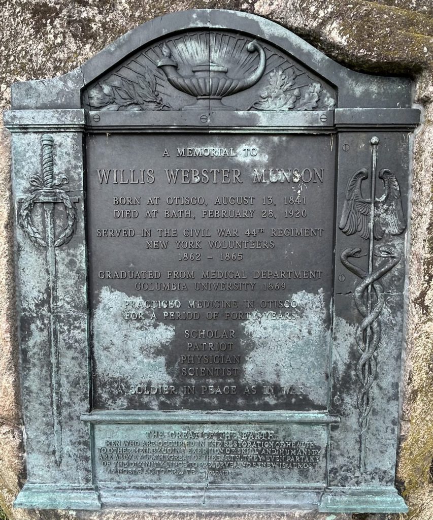 WILLIS WEBSTER MUNSON WAR MEMORIAL PLAQUE