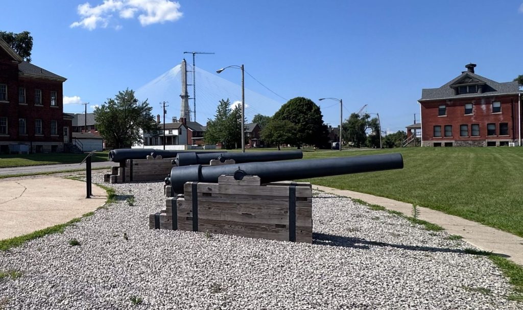 5.5 INCH NAVAL CANNON WAR MEMORIAL