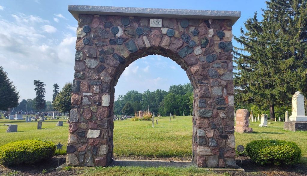 GREENLAWN CEMETERY VETERANS MEMORIAL ARCH