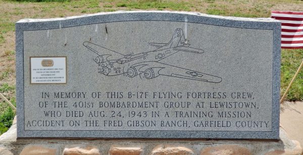 IN MEMORY OF THIS B-17F FLYING FORTRESS CREW MEMORIAL FRONT