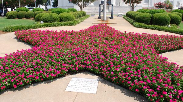 IN MEMORY OF THE WORLD WAR HEROES MEMORIAL