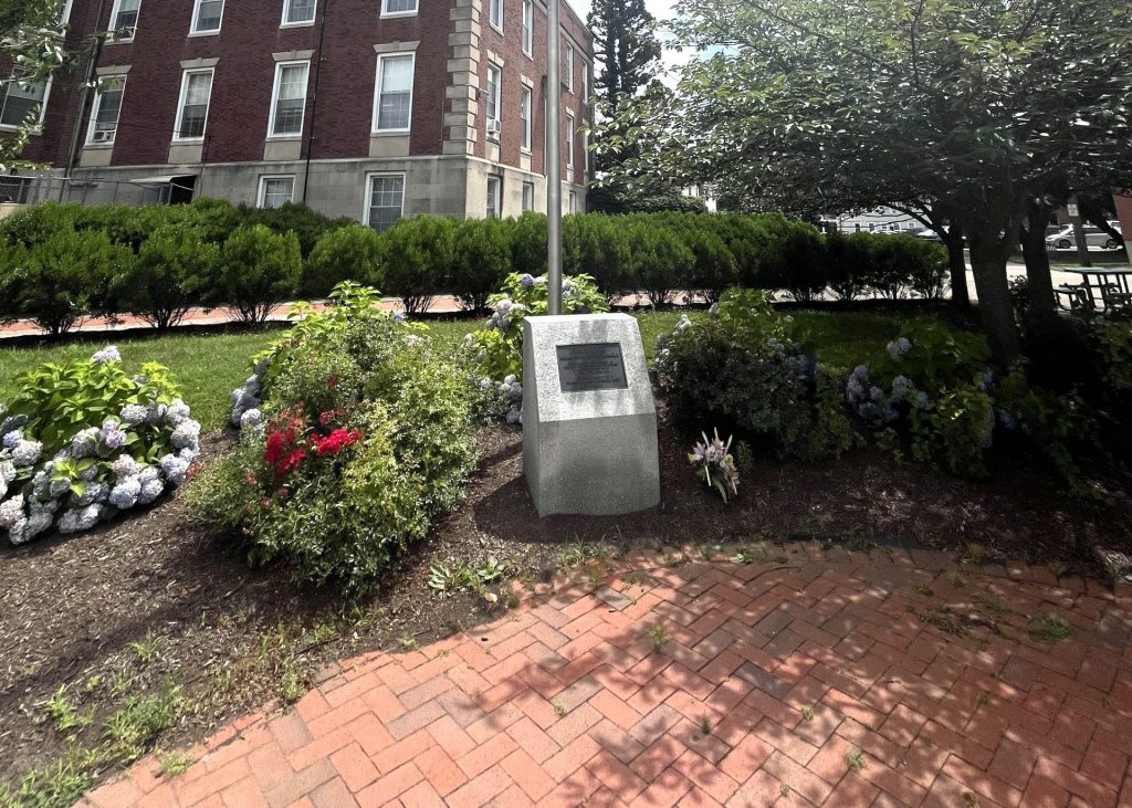 VIET NAM MEMORIAL QUADRANGLE MEMORIAL