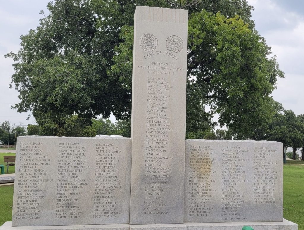 BROWNWOOD LEST WE FORGET SUPREME SACRIFICE WORLD WAR II MEMORIAL