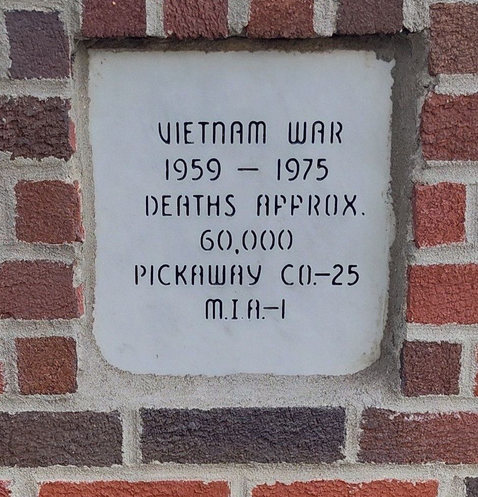 PICKAWAY COUNTY WAR MEMORIAL STONE L