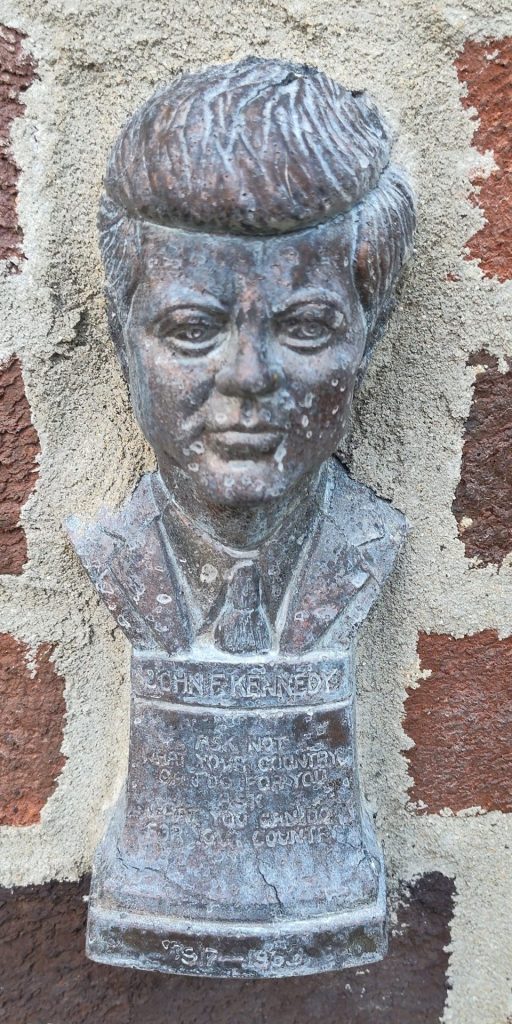 PICKAWAY COUNTY WAR MEMORIAL STONE M