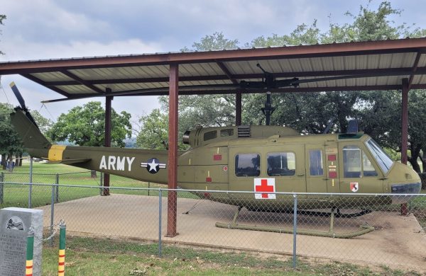 UH-1 HUEY HELICOPTER WAR MEMORIAL