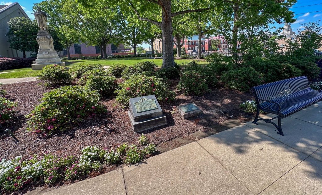 CHRISTIAN ENDEAVOR SOCIETY GREAT WORLD WAR FLOWER BEDS MEMORIAL