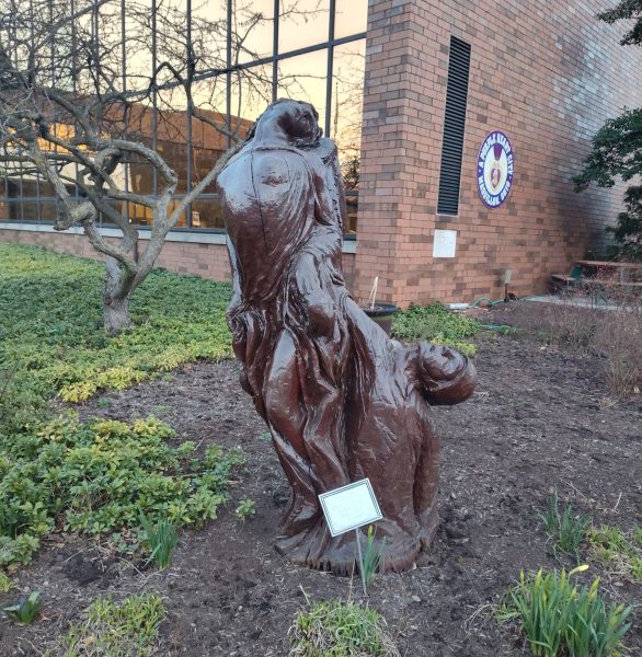 GOLD STAR FAMILIES WAR MEMORIAL SCULPTURE