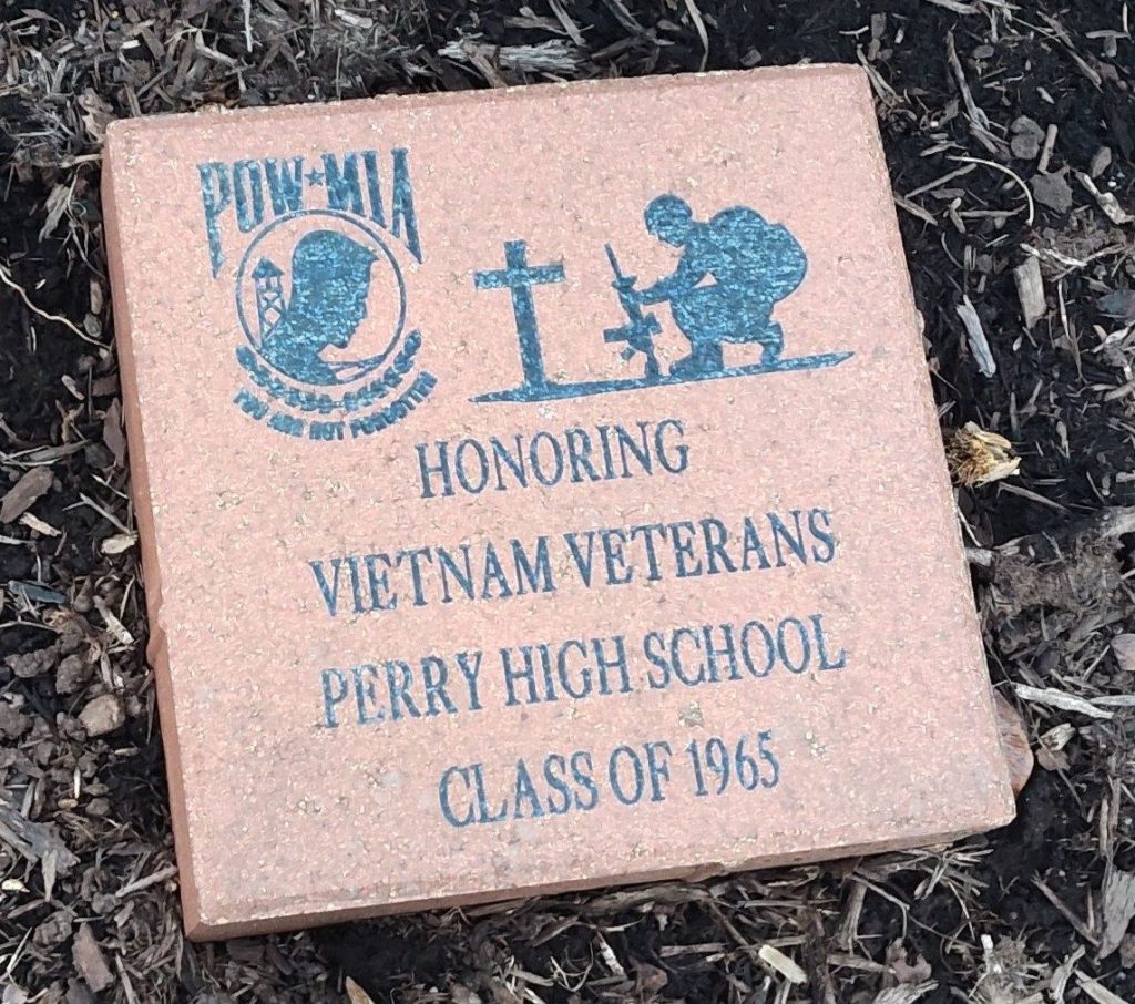 PERRY HIGH SCHOOL CLASS OF 1965 VIETNAM VETERANS WAR MEMORIAL TABLET