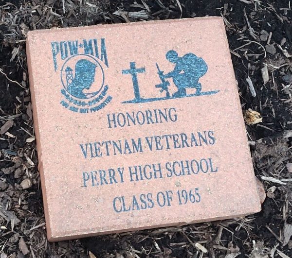 PERRY HIGH SCHOOL CLASS OF 1965 VIETNAM VETERANS WAR MEMORIAL TABLET
