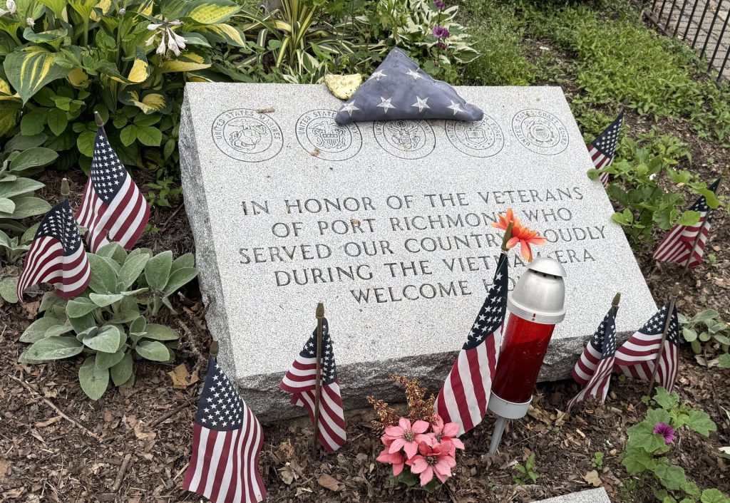 PORT RICHMOND VIETNAM ERA WAR MEMORIAL TABLET