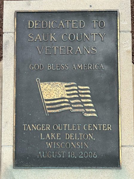 TANGER OUTLET CENTER SAUK COUNTY VETERANS MEMORIAL FLAGPOLE PLAQUE