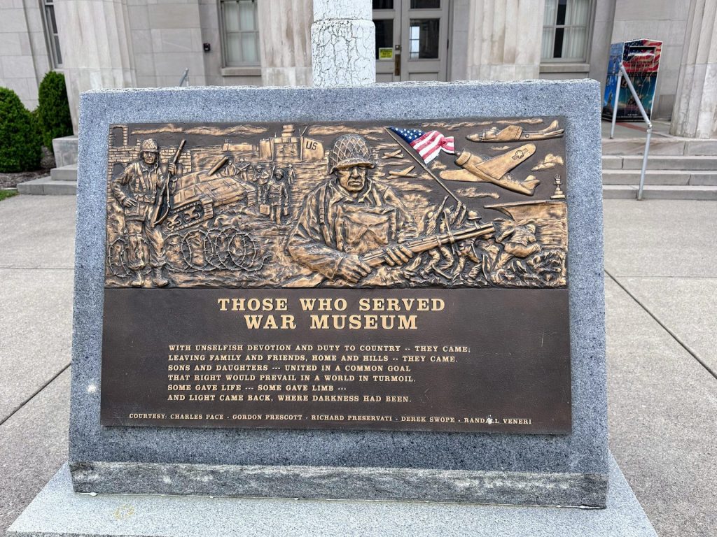THOSE WHO SERVED WAR MUSEUM MEMORIAL PLAQUE