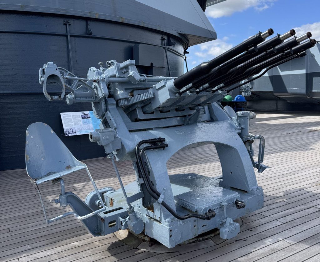 1.1-INCH QUADRUPLE MOUNT GUN WAR MEMORIAL