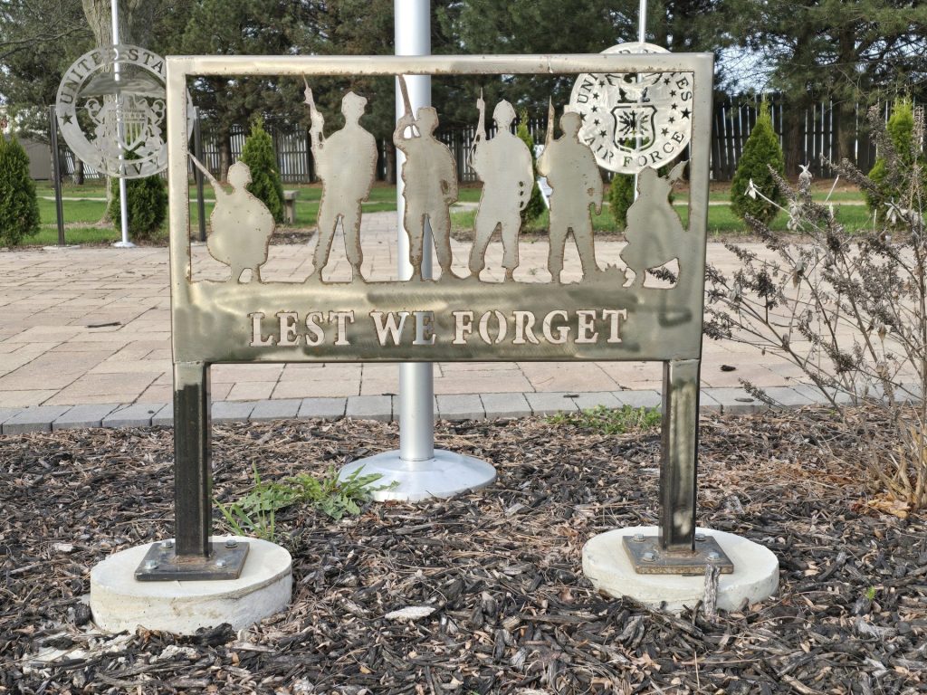 DELAVAN LEST WE FORGET VETERANS MEMORIAL SILHOUETTE