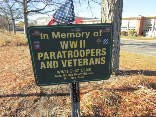 IN MEMORY OF WWII PARATROOPERS AND VETERANS MEMORIAL PLAQUE