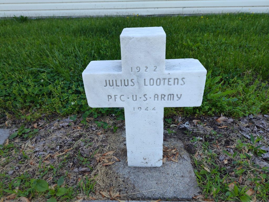 JULIUS LOOTENS WAR MEMORIAL CROSS