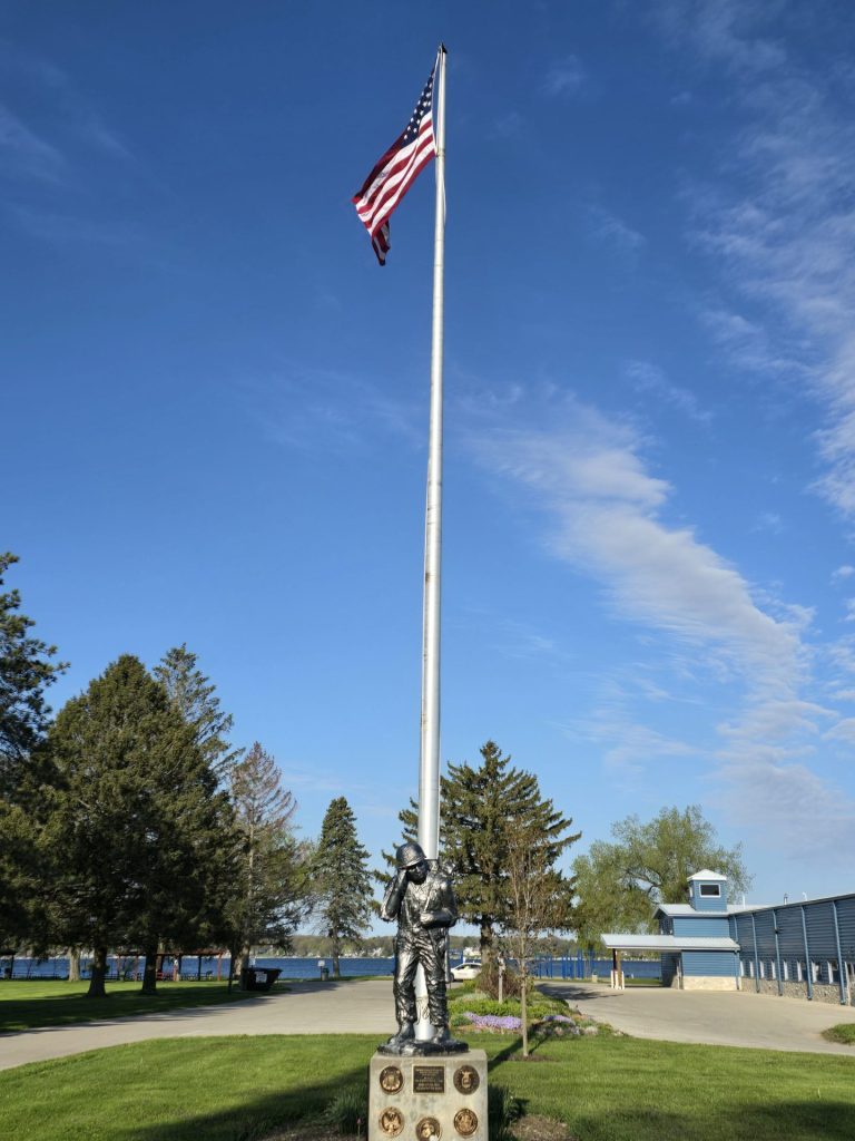 TOWN OF DELAVAN VETERANS MEMORIAL FLAGPOLE