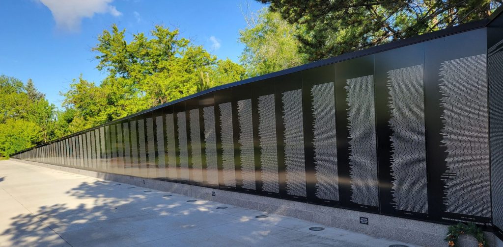 VIETNAM VETERANS MEMORIAL WALL REPLICA MEMORIAL