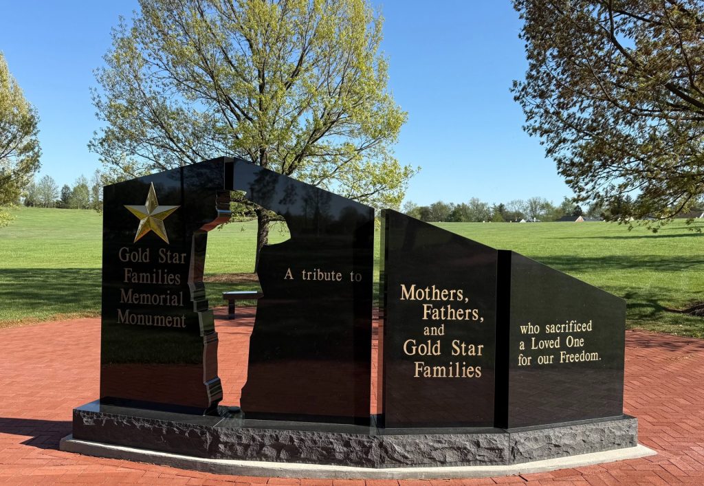 DELAWARE GOLD STAR FAMILY MEMORIAL MONUMENT FRONT