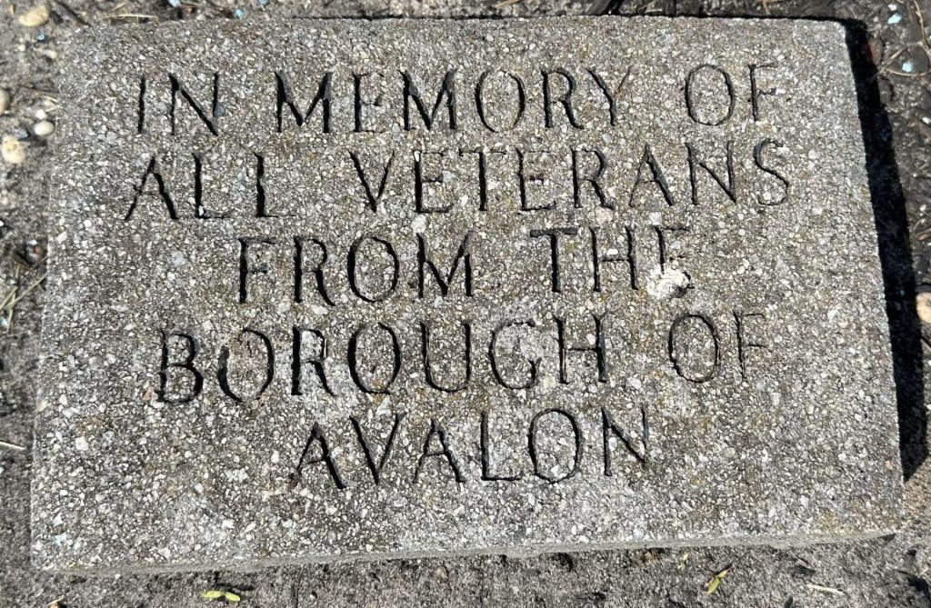 IN MEMORY OF ALL VETERANS FROM THE BOROUGH OF AVALON MEMORIAL STONE